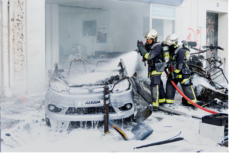 fire-fighting-training-car-fire-foam-extinguisher-min