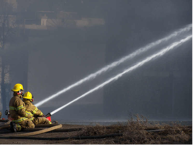 fire-fighting-training-two-hoses-distance-min