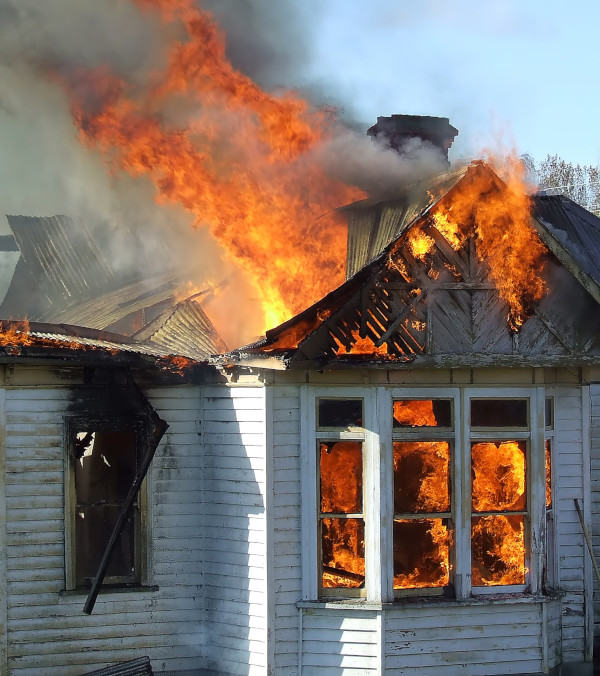 firefighting-course-wooden-house-on-fire-6839314