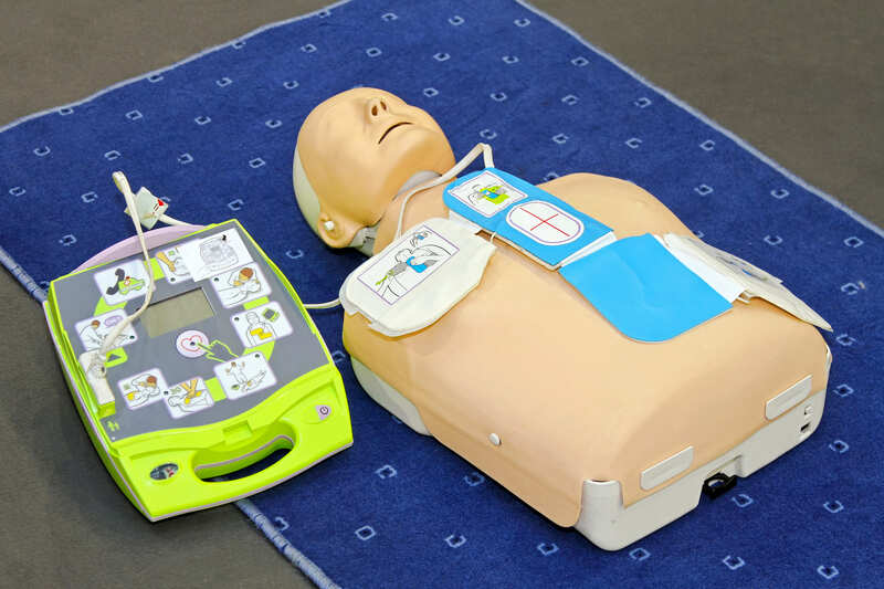 first-aid-course-aed-dummy