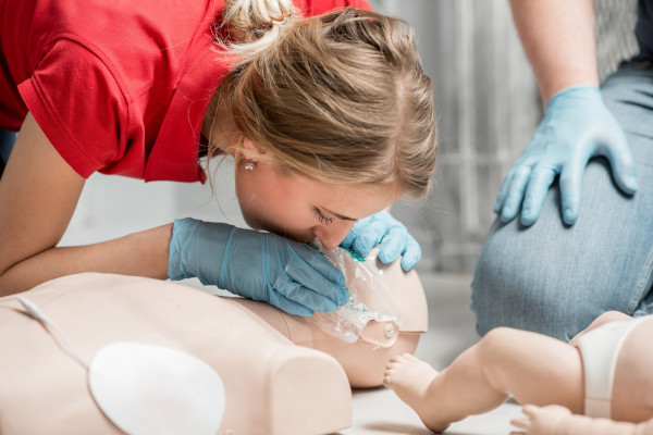 first-aid-training-cpr